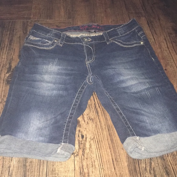 Arita jean Bermuda Shorts - Picture 3 of 4